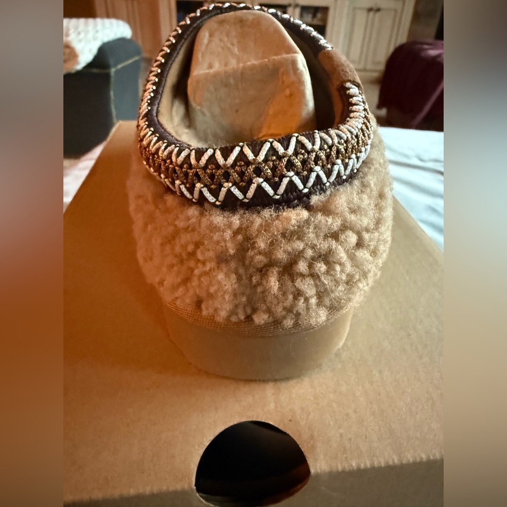 UGG Tasman Maxi Curly Shearling Slipper New in Box - Picture 9 of 10